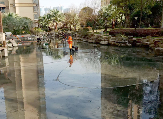 阿克苏景观池淤泥清理